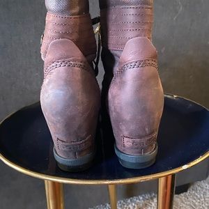 Sorel wedge boot. Worn seasonally in great condition.